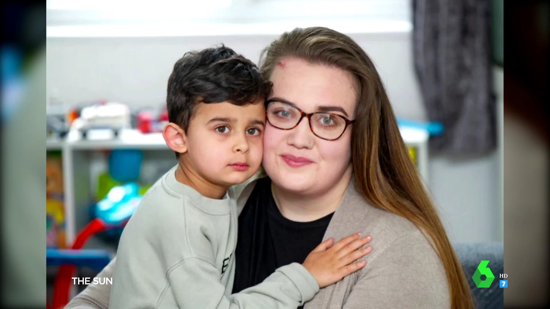 Niño con su madre