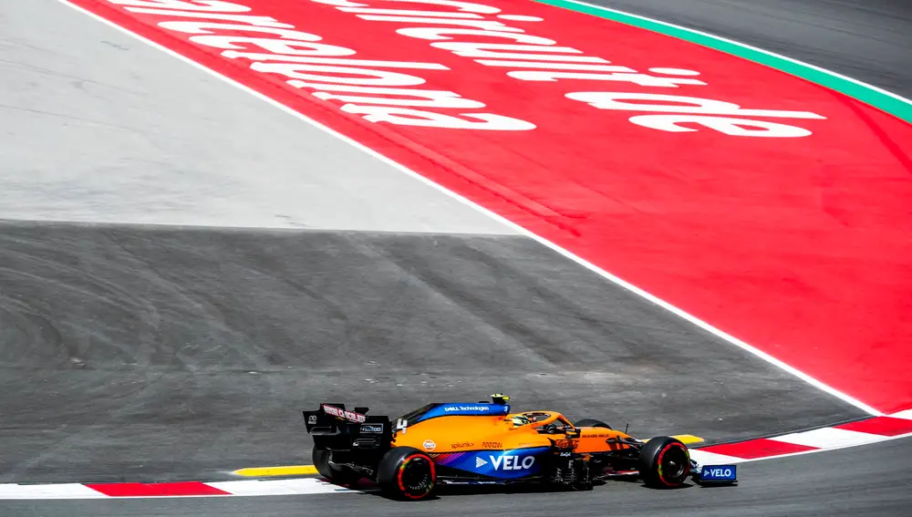 Daniel Ricciardo encara la nueva curva