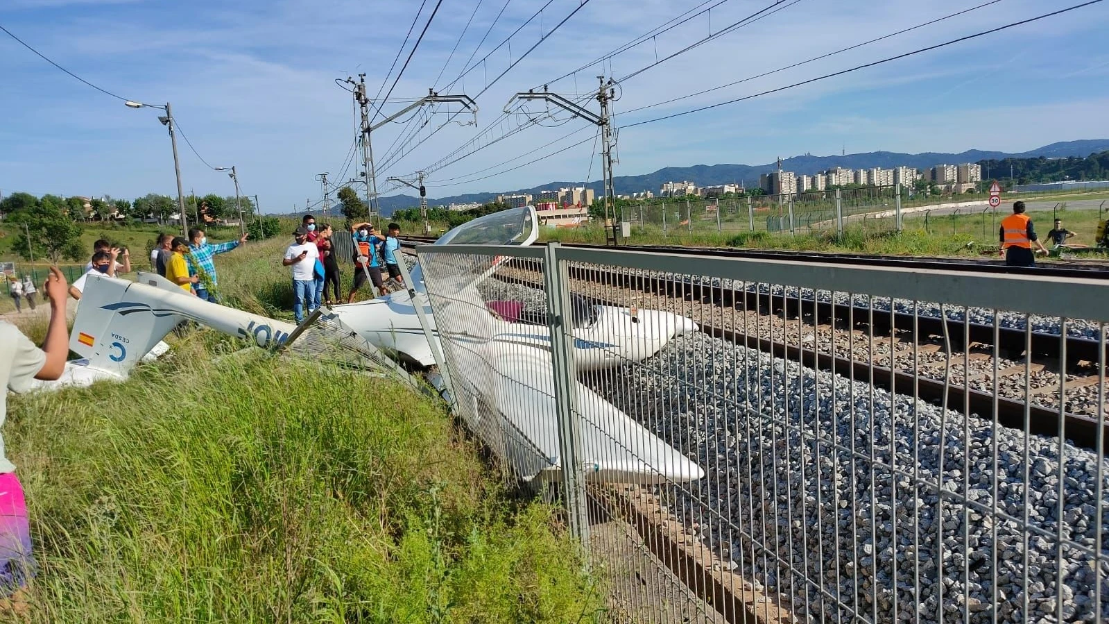 Imagen de la avioneta estrellada en Sabadell