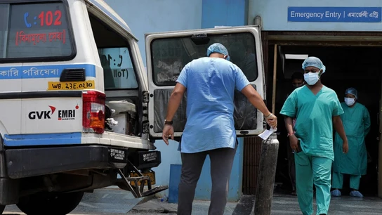Sanitarios en un hospital de la India Sanitarios en un hospital de la India