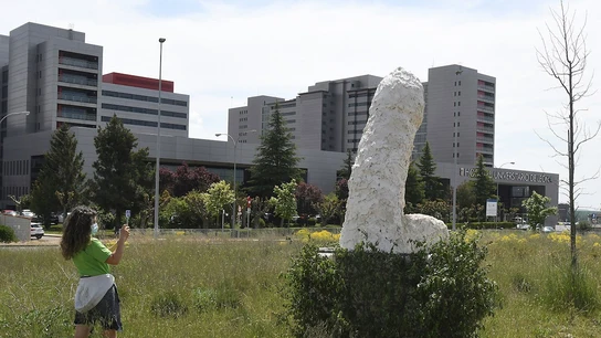 Gran escultura de arte urbano de simbología fálica en León Gran escultura de arte urbano de simbología fálica en León