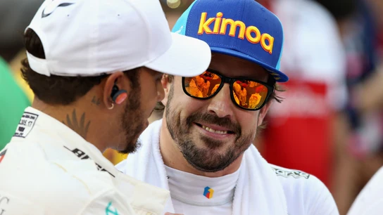 Fernando Alonso, con Lewis Hamilton Fernando Alonso, con Lewis Hamilton