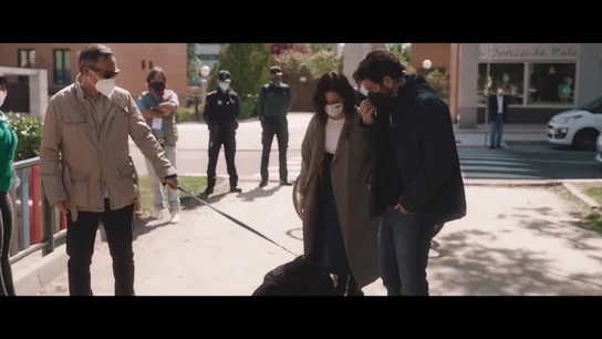 Así es el momento en el que Gonzo se encuentra con Ayuso en plena calle y conoce a su perro: "Por fin te veo" Así es el momento en el que Gonzo se encuentra con Ayuso en plena calle y conoce a su perro: "Por fin te veo"