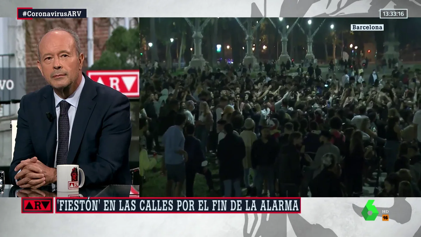 El ministro de Justicia, ante las imágenes de los botellones: "Hay un arsenal jurídico para impedir esto, está en las ordenanzas municipales" El ministro de Justicia, ante las imágenes de los botellones: "Hay un arsenal jurídico para impedir esto, está en las ordenanzas municipales"