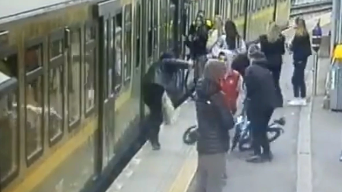 Agresión en una estación de tren de Irlanda