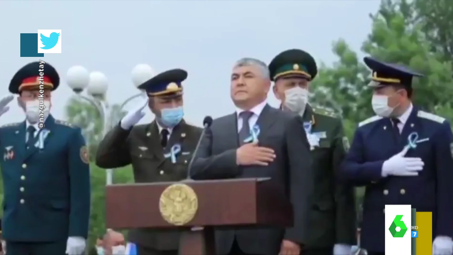 La descoordinación de unos militares de Uzbekistán durante el himno nacional