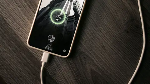 Un móvil cargando Un móvil cargando