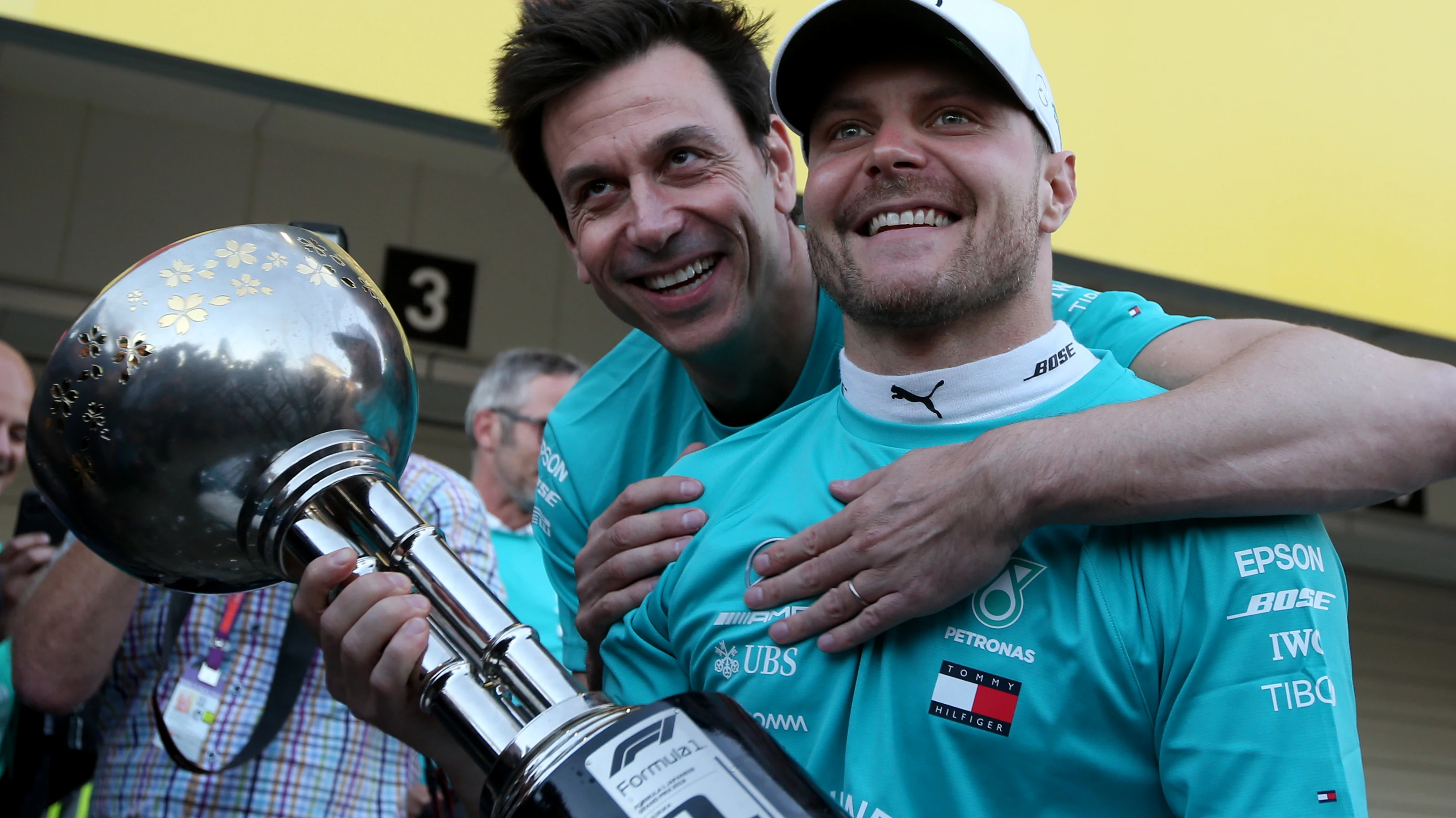 Toto Wolff y Valtteri Bottas