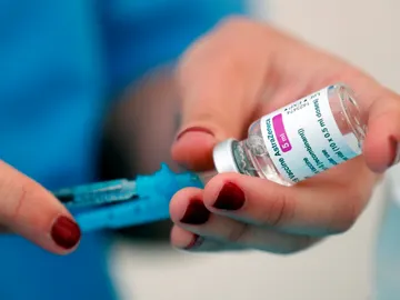 Un modelo calcula el exceso de mortalidad al pausar la vacunacion con Oxford AstraZeneca Un modelo calcula el exceso de mortalidad al pausar la vacunacion con Oxford AstraZeneca