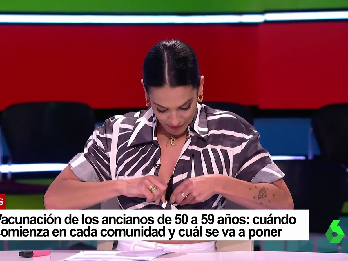 El sexy descuido de Lorena Castell con su camisa en directo: El sexy descuido de Lorena Castell con su camisa en directo: