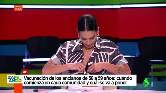 El descuido de Lorena Castell con su camisa en directo: "Tengo un problema, me he bajado sin vestir" El descuido de Lorena Castell con su camisa en directo: "Tengo un problema, me he bajado sin vestir"