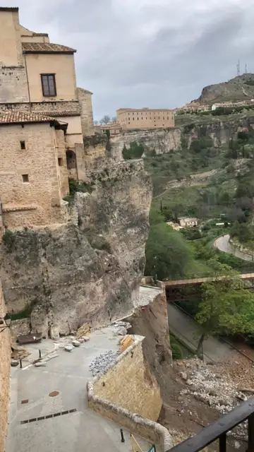 Así ha quedado el principal acceso a las Casas Colgadas de Cuenca tras el derrumbe Así ha quedado el principal acceso a las Casas Colgadas de Cuenca tras el derrumbe