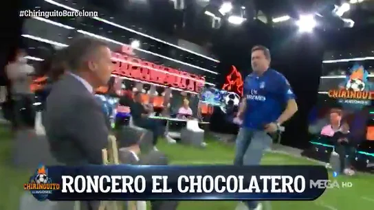 Roncero baila el Paquito el Chocolatero en la cara de Soria tras el pinchazo del Barça Roncero baila el Paquito el Chocolatero en la cara de Soria tras el pinchazo del Barça