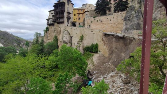 Así ha quedado el principal acceso a las Casas Colgadas de Cuenca tras el derrumbe
