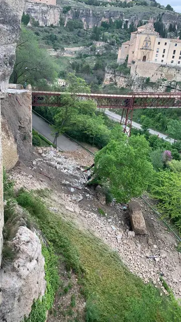 Así ha quedado el principal acceso a las Casas Colgadas de Cuenca tras el derrumbe Así ha quedado el principal acceso a las Casas Colgadas de Cuenca tras el derrumbe