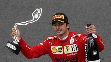 Carlos Sainz celebra un podio con Ferrari