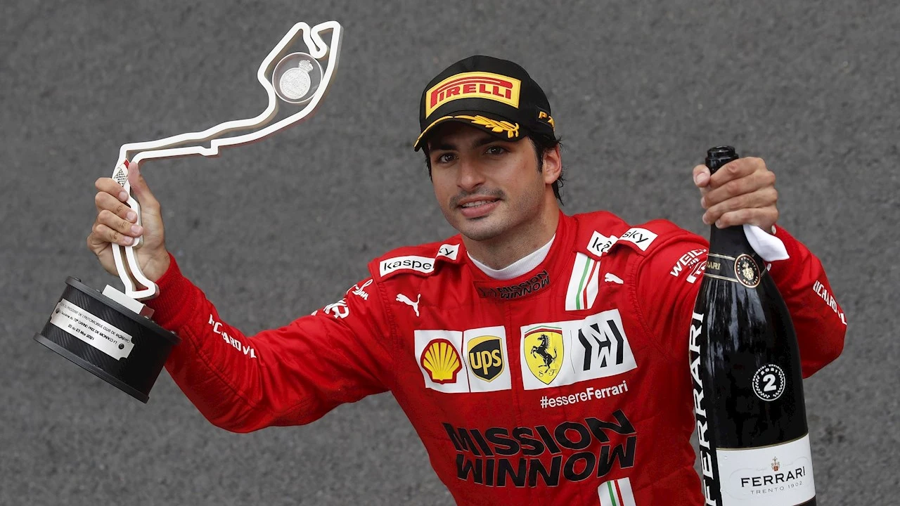 Carlos Sainz celebra un podio con Ferrari