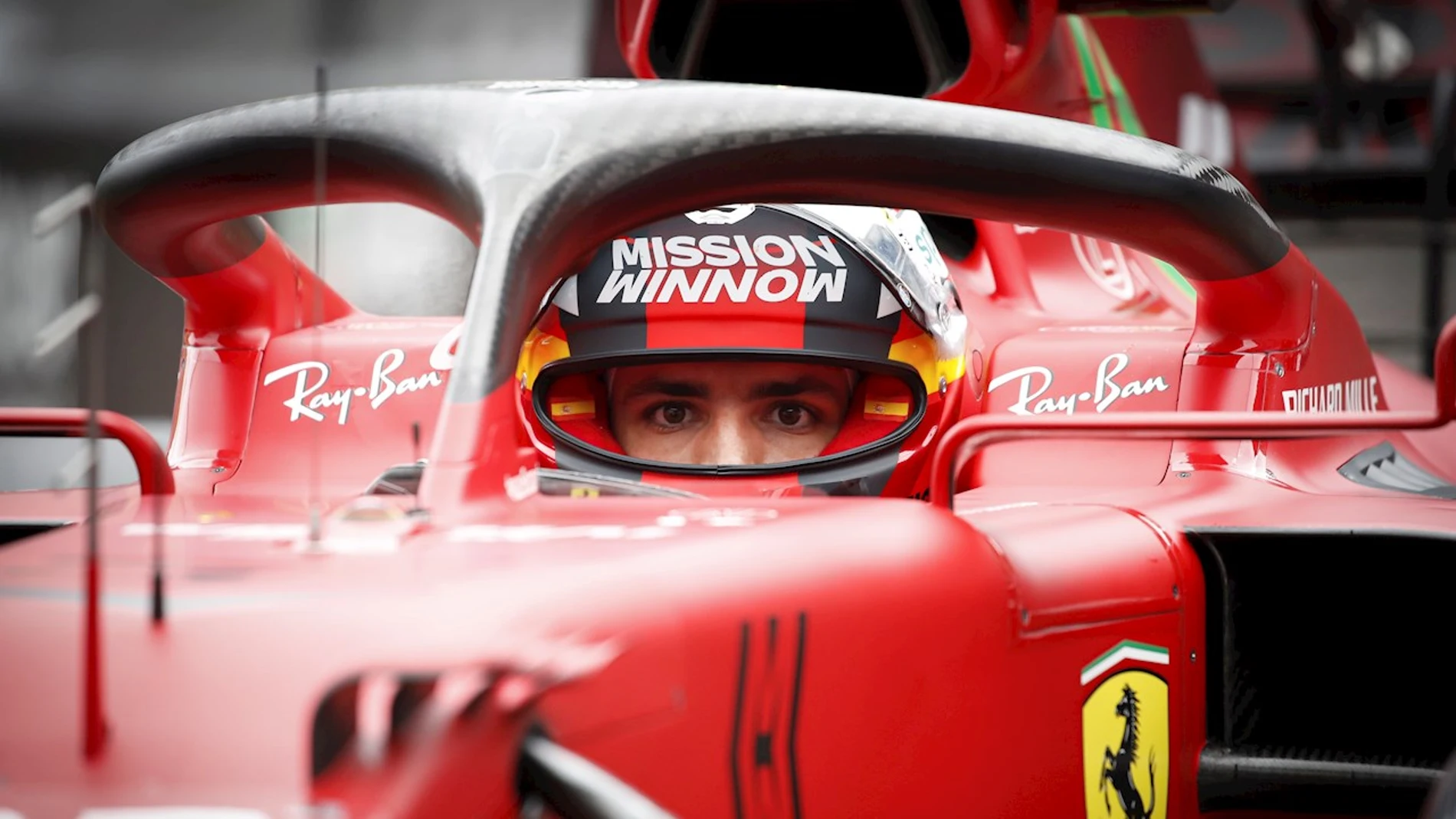 Carlos Sainz, dentro del Ferrari