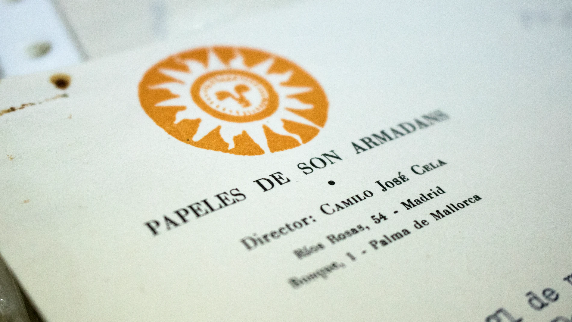 Sello y logo de la revista 'Papeles de Son Armadans', esencial en la carrera literaria de Camilo José Cela