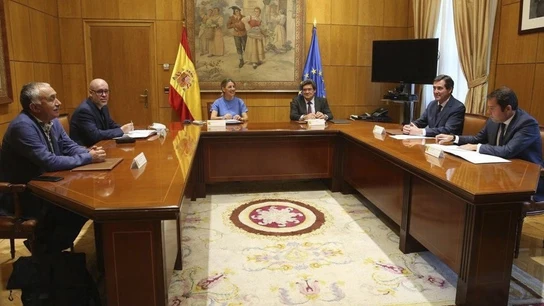 Imagen de archivo de una reunión entre Gobierno, sindicatos y empresarios Imagen de archivo de una reunión entre Gobierno, sindicatos y empresarios