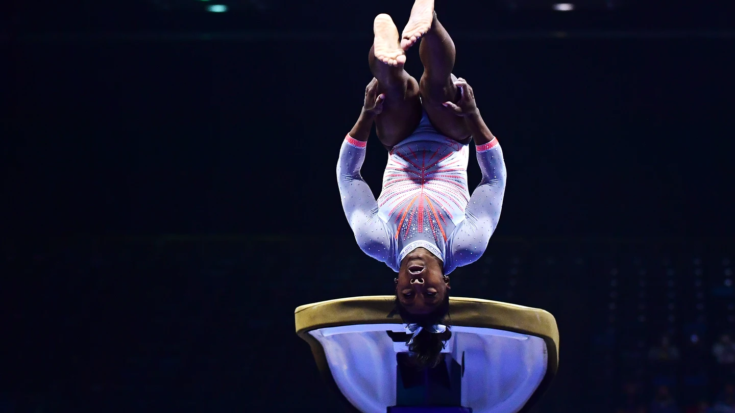 Simone Biles efectuando el 'Yurchenko Double Pike' en el 'US Classics Gymnastics' Simone Biles efectuando el 'Yurchenko Double Pike' en el 'US Classics Gymnastics'