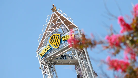 Recibe una paliza por defender a su hijo con autismo de los insultos de un hombre en el Parque Warner Recibe una paliza por defender a su hijo con autismo de los insultos de un hombre en el Parque Warner