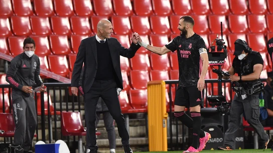 Zinedine Zidane y Karim Benzema, en el estadio Nuevo Los Cármenes. Zinedine Zidane y Karim Benzema, en el estadio Nuevo Los Cármenes.
