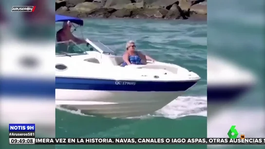 Una mujer desaparece de la lancha en la que viaja en cuestión de segundos Una mujer desaparece de la lancha en la que viaja en cuestión de segundos