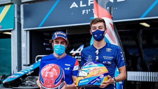 Fernando Alonso y George Russell Fernando Alonso y George Russell
