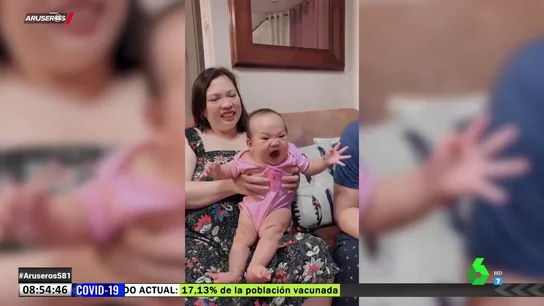 Así reacciona una bebé cada vez que alguien intenta darle un beso Así reacciona una bebé cada vez que alguien intenta darle un beso