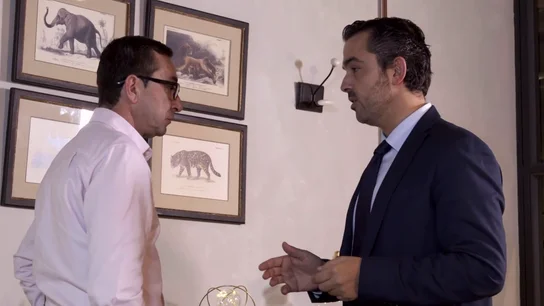La tensa reunión entre el jefe infiltrado y un trabajador: "Si no estás a gusto en la empresa, no te sientas atado" La tensa reunión entre el jefe infiltrado y un trabajador: "Si no estás a gusto en la empresa, no te sientas atado"