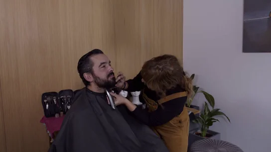 La espectacular transformación del jefe infiltrado de 'Carlos Conde Peluqueros' La espectacular transformación del jefe infiltrado de 'Carlos Conde Peluqueros'