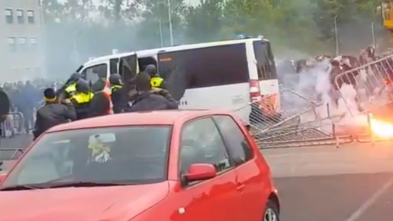 Disturbios entre la policía y los ultras del NAC Breda en los aledaños del estadio