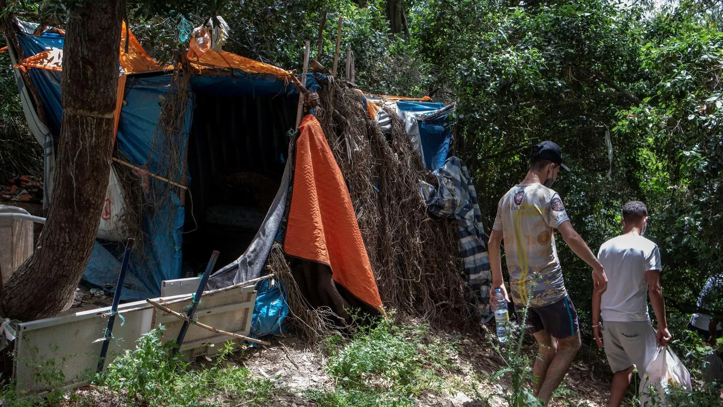 Un grupo de jóvenes migrantes lleva días viviendo en los montes de Ceuta. Un grupo de jóvenes migrantes lleva días viviendo en los montes de Ceuta.