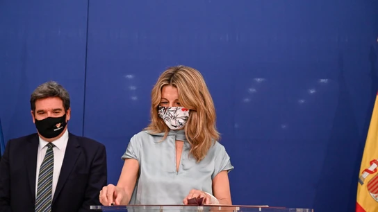 La vicepresidenta tercera y ministra de Trabajo, Yolanda Díaz, tras recibir el alta médica. La vicepresidenta tercera y ministra de Trabajo, Yolanda Díaz, tras recibir el alta médica.