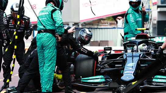 Mercedes no puede retirar la rueda de Bottas Mercedes no puede retirar la rueda de Bottas