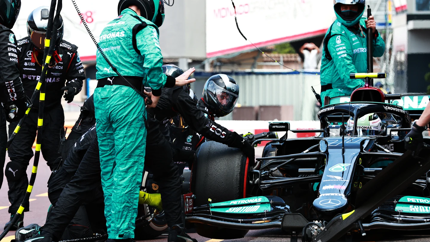 Mercedes no puede retirar la rueda de Bottas Mercedes no puede retirar la rueda de Bottas