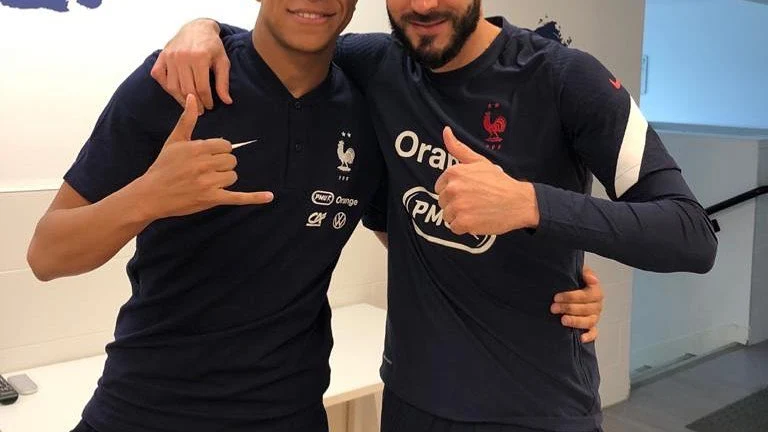 Mbappé y Benzema, con Francia