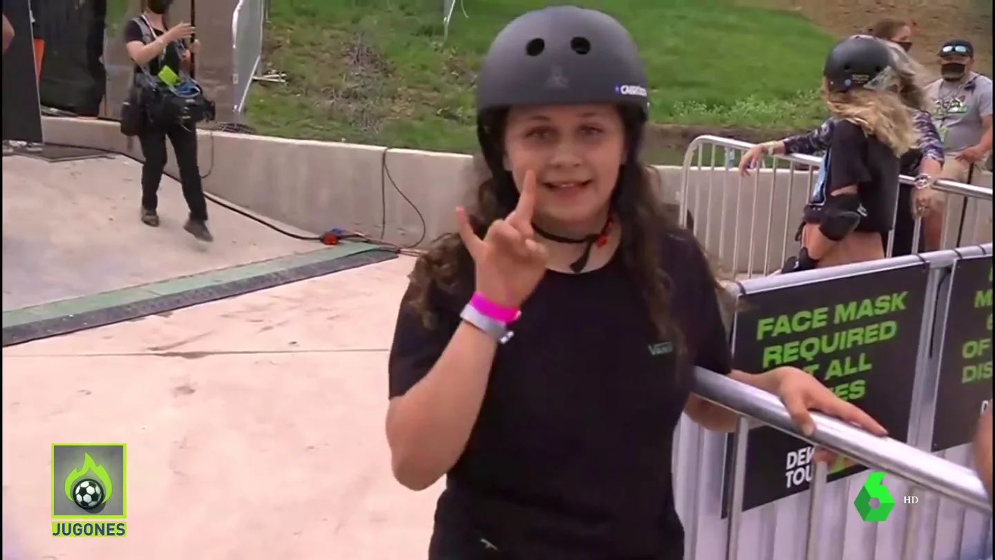 SKATER SKATER