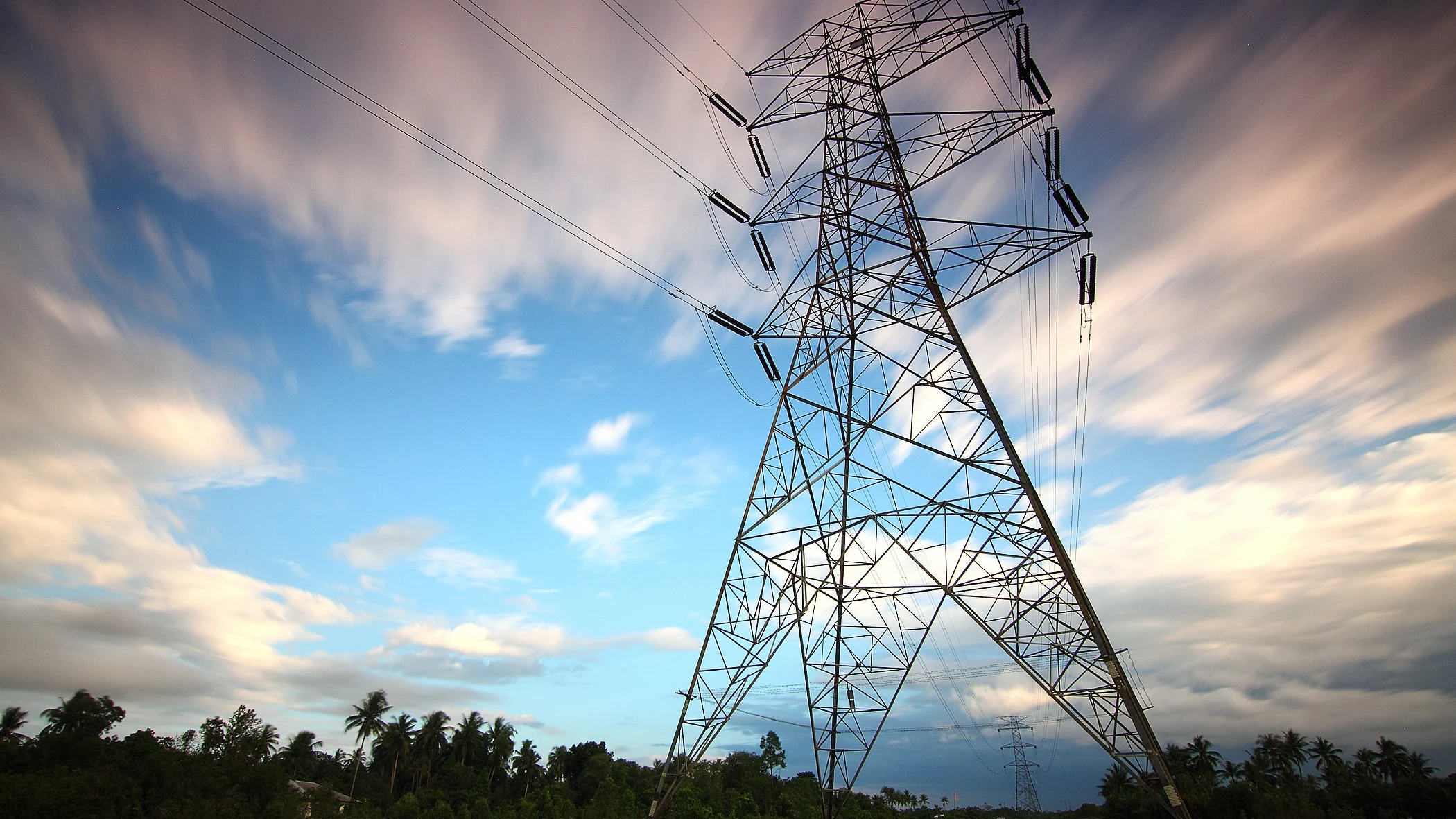 El Gobierno ultima un mecanismo para abaratar la luz y reducir los beneficios de las eléctricas por la energía hidráulica y nuclear