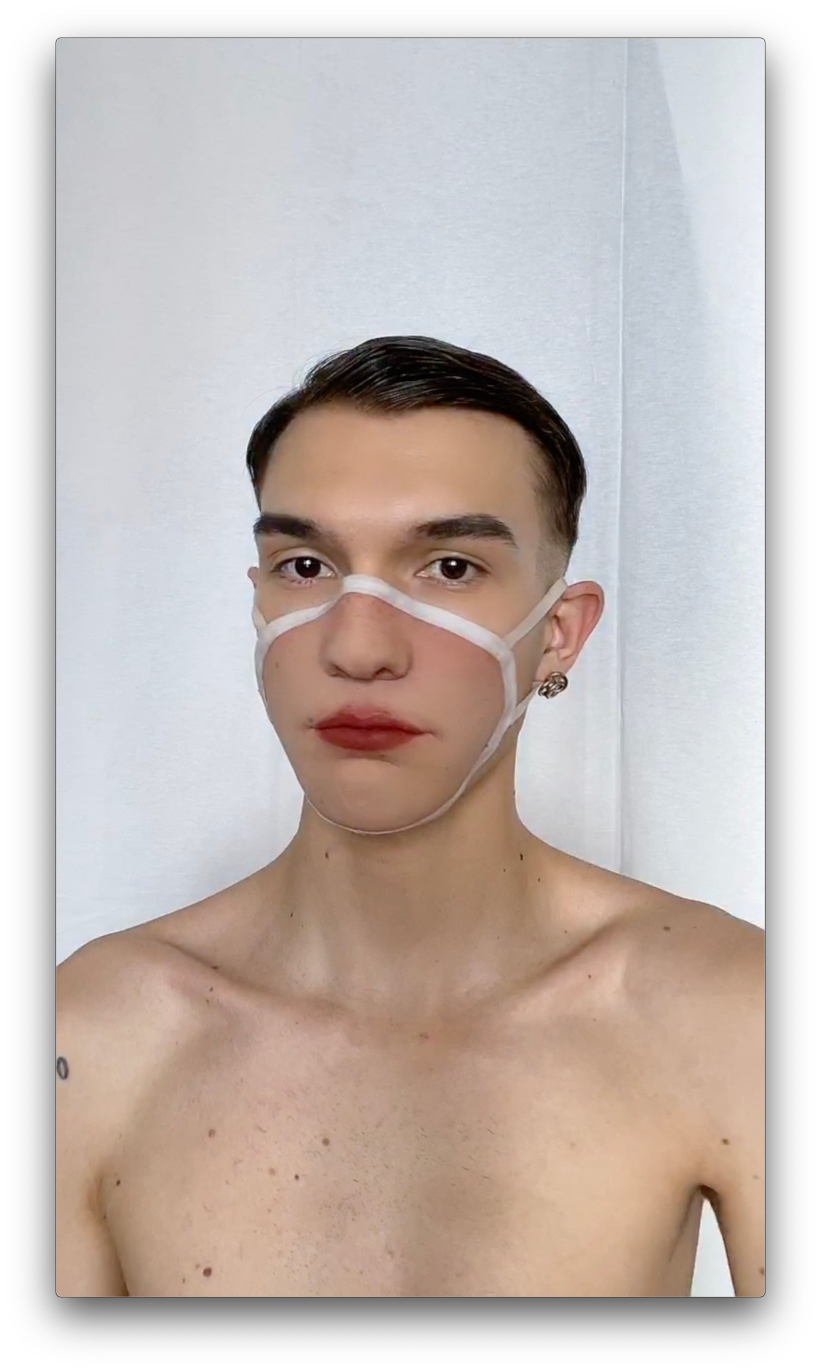 'Mascarilla hiperrealista', de Filip Ćustić