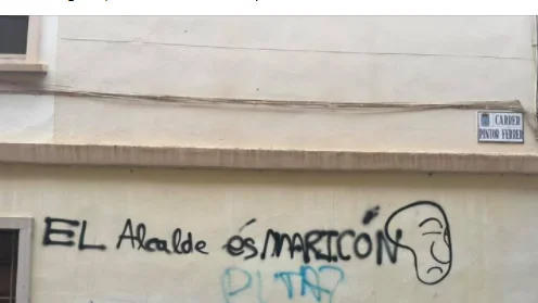 El alcalde de L'Alcora responde a una pintada homófoba de manera elegante y ejemplar: "¿Ahora te enteras?"