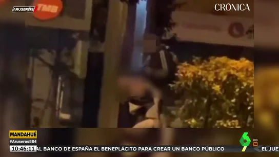 Graban a una pareja practicando sexo en plena calle en la plaza de Lesseps (Barcelona) Graban a una pareja practicando sexo en plena calle en la plaza de Lesseps (Barcelona)