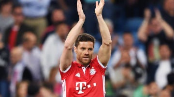 Xabi Alonso con el Bayern de Múnich en el Santiago Bernabéu