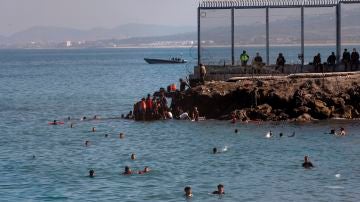 La Fiscalía abre una investigación sobre la devolución 'en caliente' de menores en Ceuta