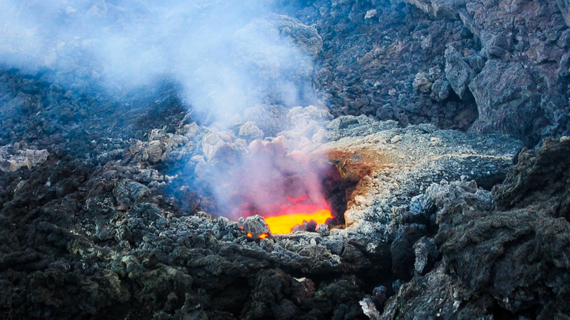Volcán en erupción