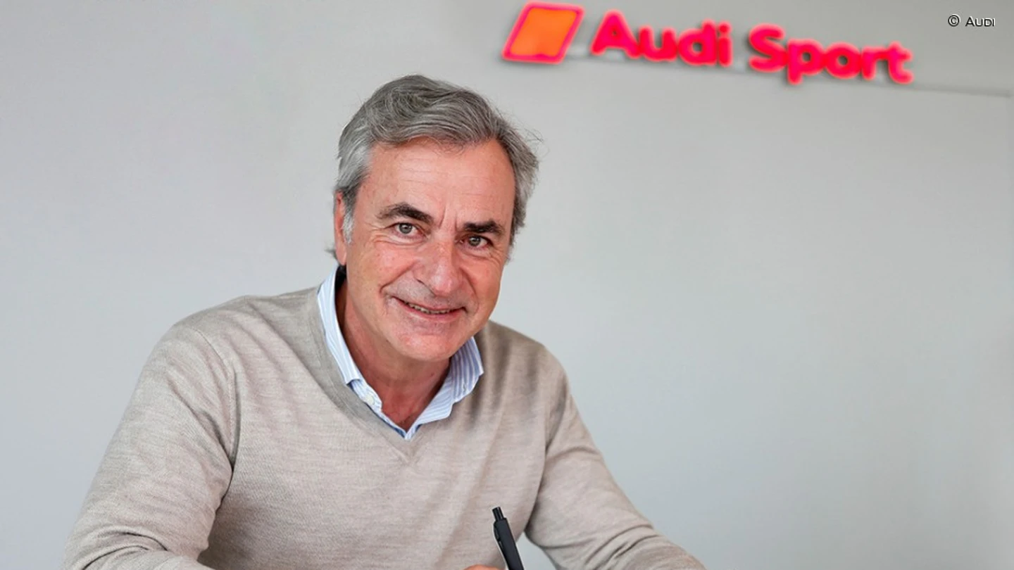 Carlos Sainz, firmando su nuevo contrato con Audi Carlos Sainz, firmando su nuevo contrato con Audi
