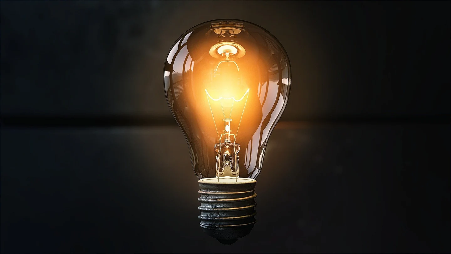 Una bombilla iluminada Una bombilla iluminada