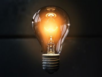 Una bombilla iluminada