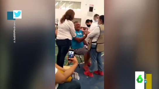 hombre vacuna hombre vacuna